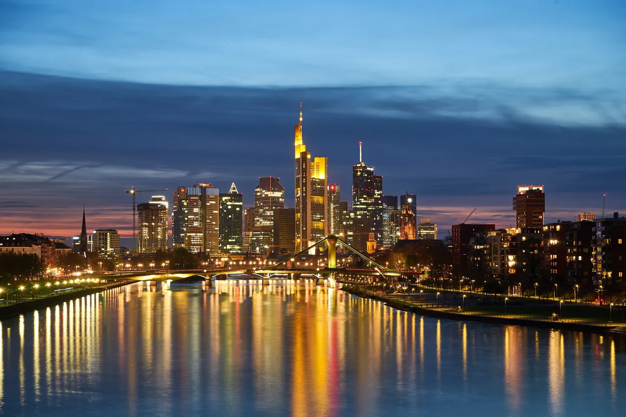 Frankfurt am Main skyline at night